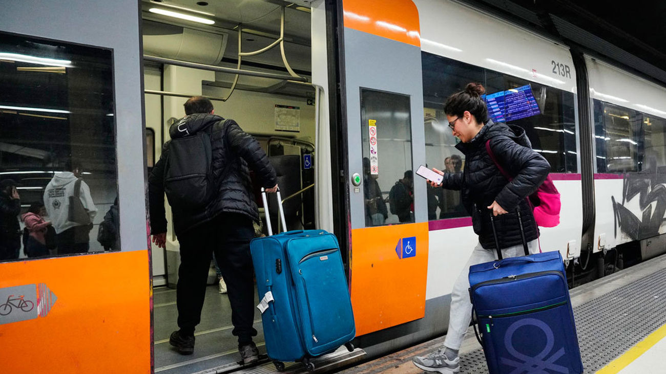 Los pasajeros de Rodalies y del AVE Madrid-Barcelona, hartos de retrasos e incidencias