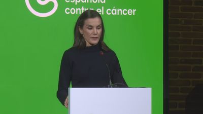 La reina Letizia pide humanizar el cáncer con empatía