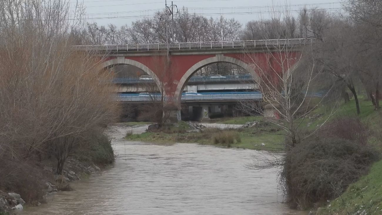 Madrid vigila "con cautela" el nivel del río Jarama a su paso por el barrio de Rejas, en la capital