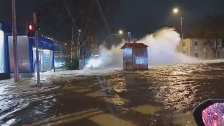Cortada por inundación la carretera M-14 en Madrid, de salida del aeropuerto