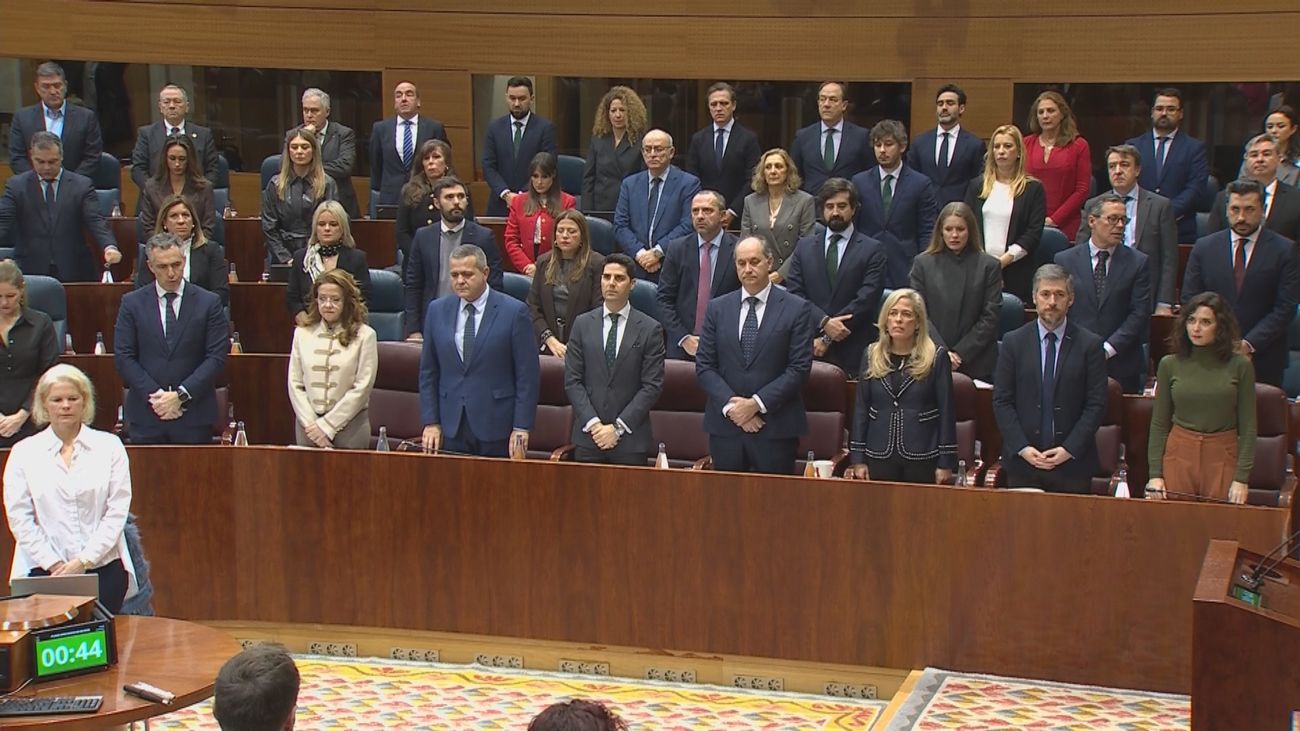 La Asamblea de Madrid arranca su año político con un minuto de silencio por las víctimas de Adamuz