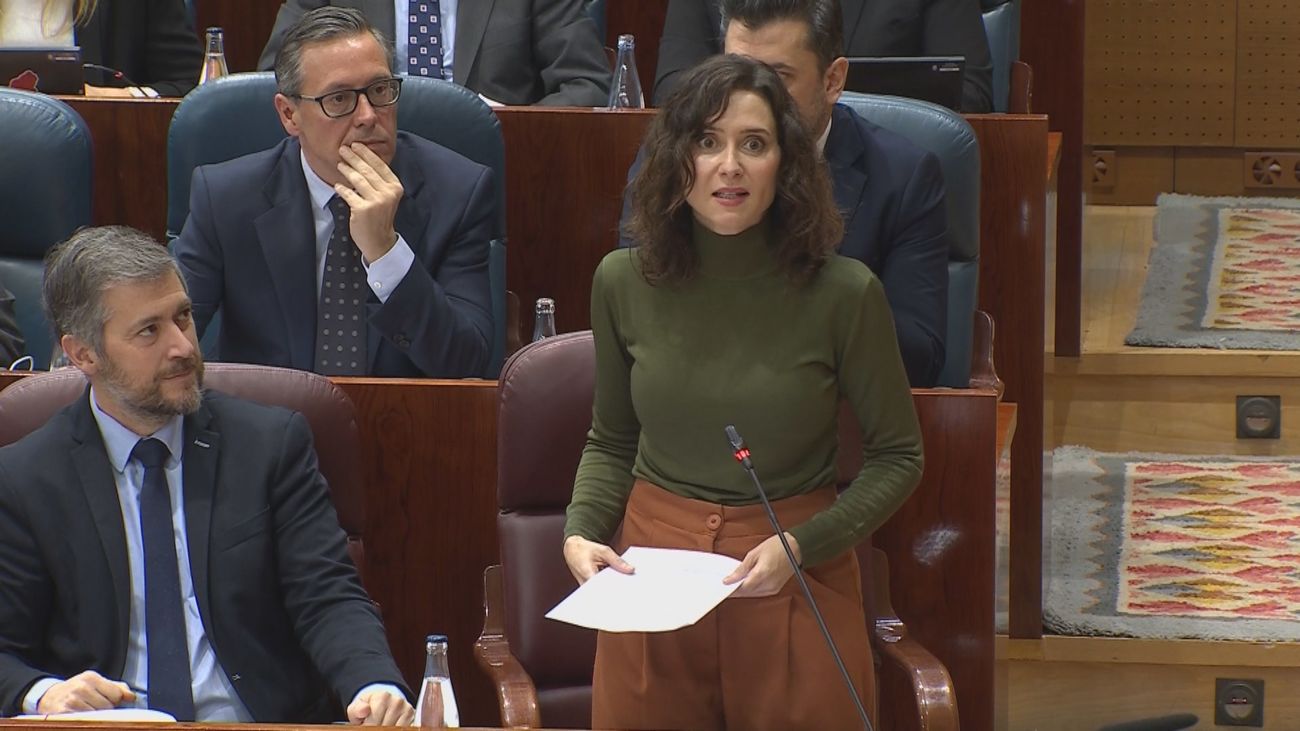 Ayuso reprocha la "demagogia barata" de Vox que "favorece al Gobierno" fomentando "mentiras"
