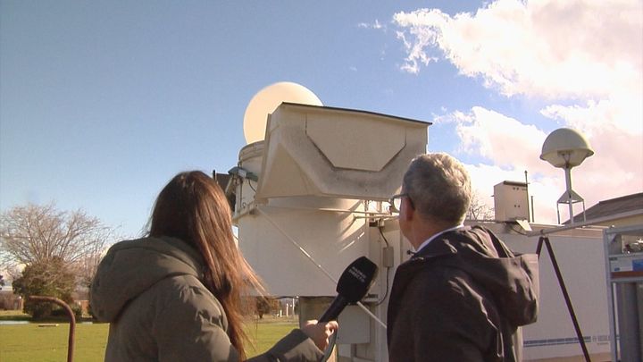La voz silenciosa del cielo: así trabaja un observador meteorológico en Barajas