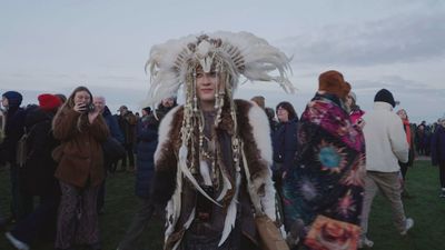 El rayo de sol que debe pasar entre dos piedras, así es el solsticio de invierno en Stonehenge