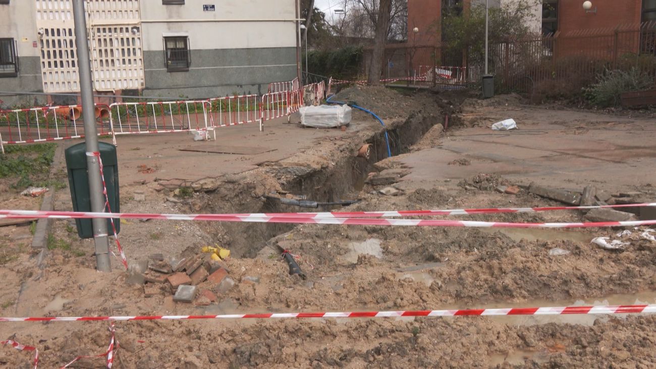 Una brecha de seis meses separa a unos vecinos de Orcasitas de una vida normal