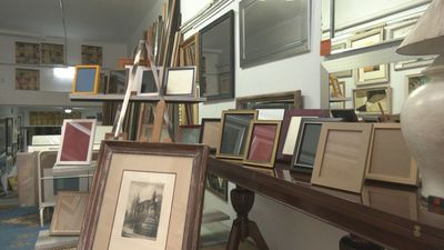 Tres generaciones enmarcando historias: Alba, de 22 años, toma el testigo de Margharetta