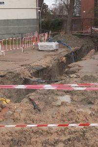 Una brecha de seis meses separa a unos vecinos de Orcasitas de una vida normal