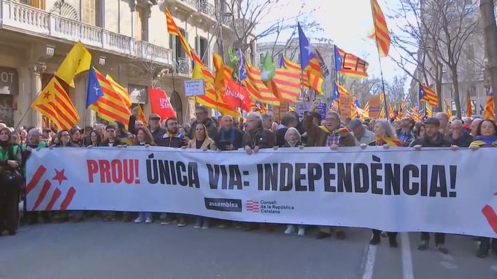 Independentistas catalanes arremeten contra el Govern y el Estado por Rodalies