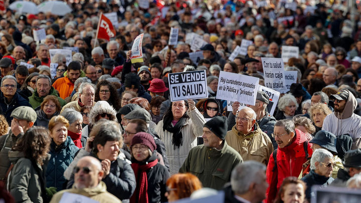 Manifestación en las calles de Madrid contra el "deterioro intencionado" de la sanidad pública