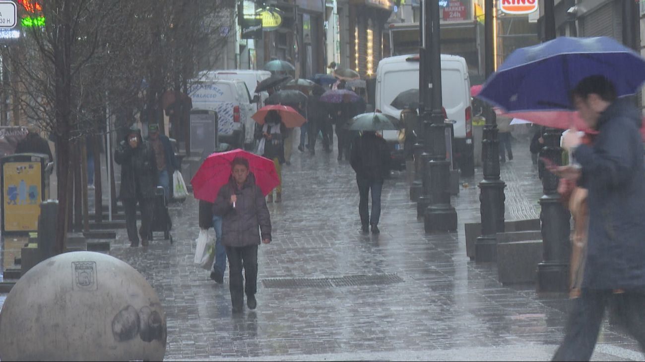 Lunes lluvioso en la Comunidad de Madrid con nieve de madrugada en la sierra