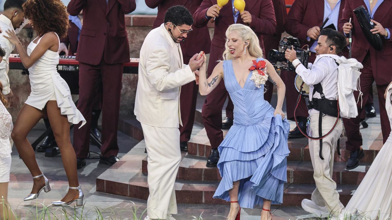 Bad Bunny convierte el descanso de la Super Bowl en un alegato latino por la unidad en América