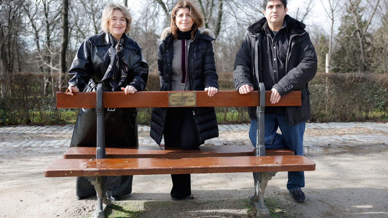 Madrid instala placas en Retiro para recordar a referentes de la cultura fallecidos en 2025