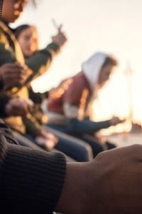 Adolescentes con teléfonos móviles