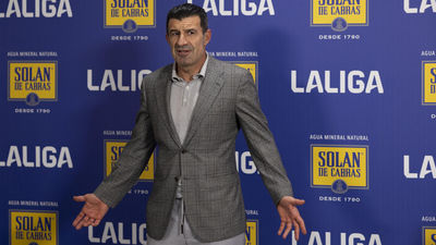 Luis Figo, irónico: "El Real Madrid se tiene que hidratar más"