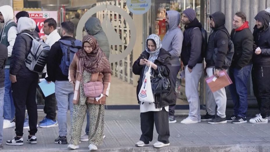 Las ONG que trabajan con inmigrantes piden más información al Gobierno para poder ayudarles con los trámites necesarios