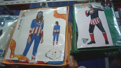 Fuenlabrada, sede de un gigantesco almacén que abastece de disfraces el carnaval