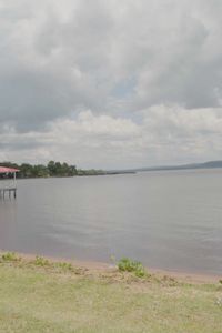 ¿Qué relación tiene el lago Ypacaraí en Paraguay con Julio Iglesias?