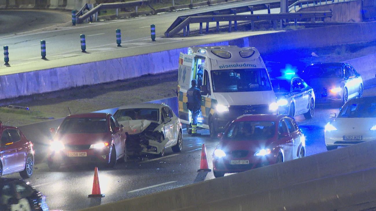Tres vehículos implicados en un accidente en la M-30, en Puente de Vallecas