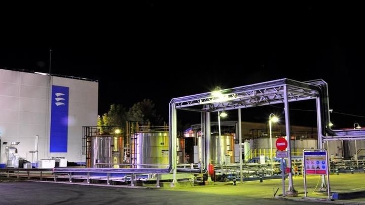 Explosión en la fábrica de Ercros en Aranjuez: una detonación en un tanque con disolvente activa el protocolo de seguridad