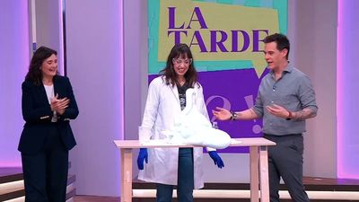 La ciencia se convierte en espectáculo con la “espuma de elefante” en directo