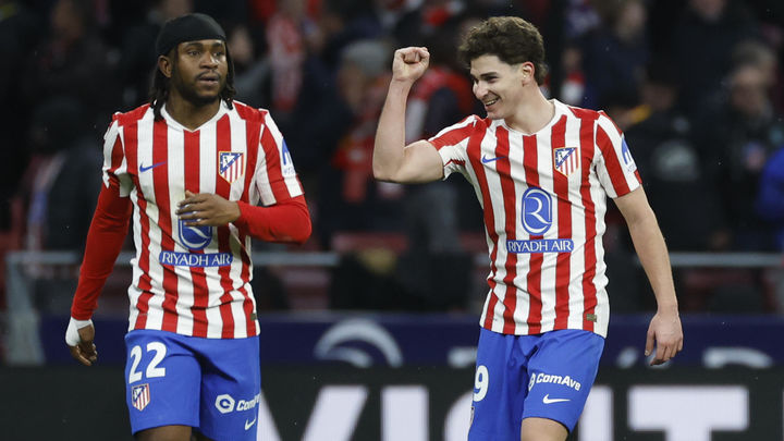 Lookman y Julián Alvarez / EFE