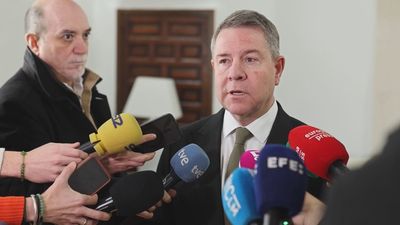 Page critica a la dirección del PSOE y lamenta "que se acabe hundiendo la infantería para que siga existiendo cuartel general"