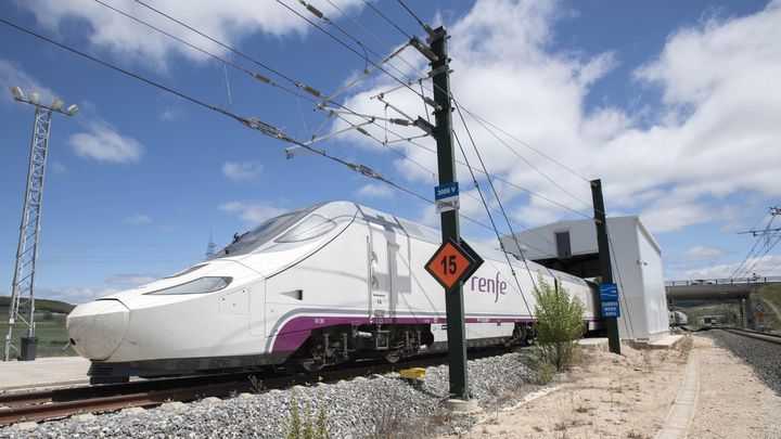 Muere un hombre al ser arrollado su vehículo por un tren en Talavera de la Reina