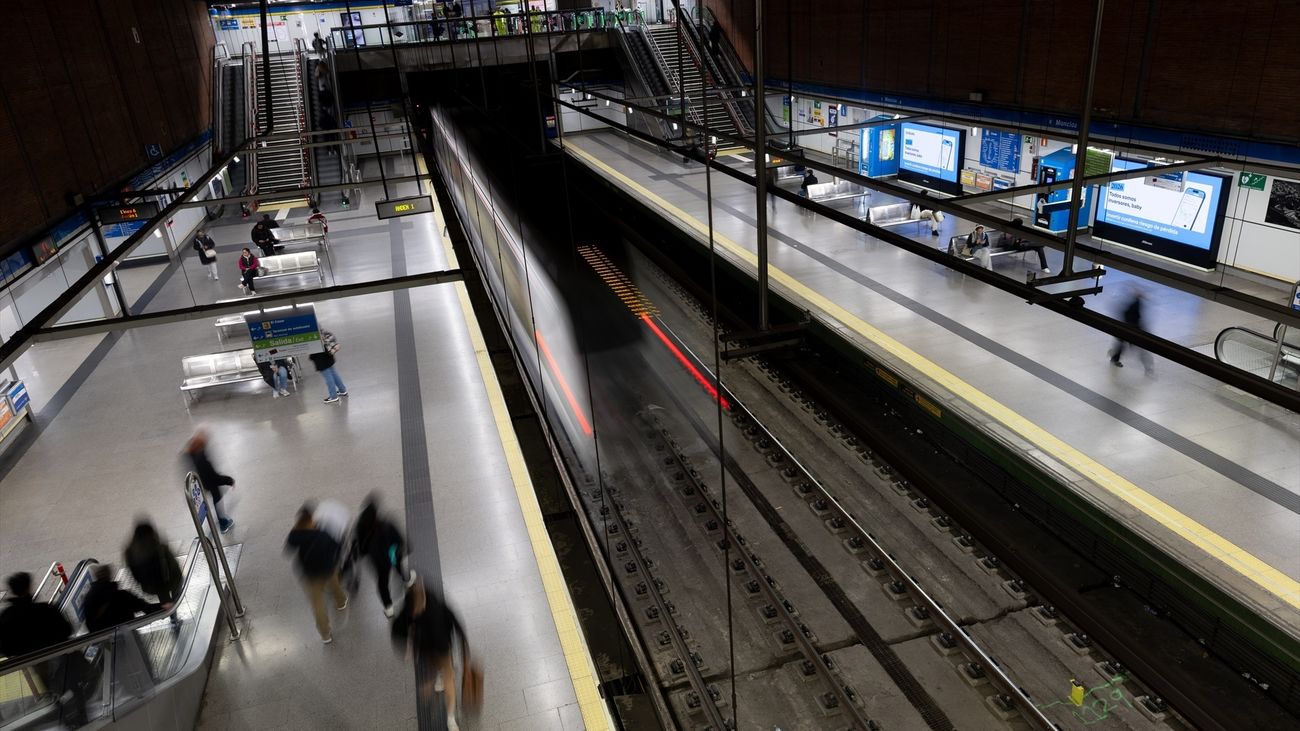 Andén de la estación de metro 'Moncloa' en la línea 6