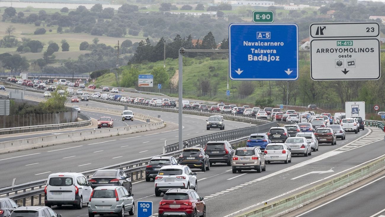 Tráfico en la autovía A-5 a su paso entre Móstoles y Arroyomolinos