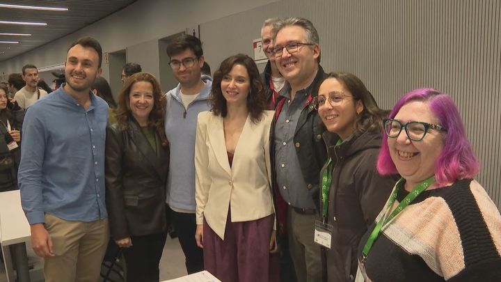 Ayuso anima a los sanitarios a elegir Madrid para formarse "en la región con más esperanza de vida de Europa"