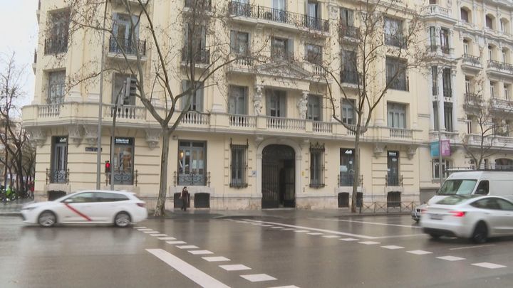 Desalojan por impago un club de lujo para mujeres situado junto a El Retiro