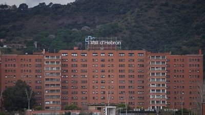 Muere una mujer al caerle encima el tejado de una nave industrial por el temporal en Barcelona