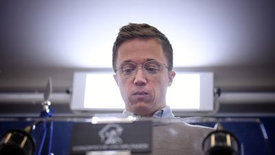 El juez cita a Errejón para notificarle el inicio del juicio por la presunta agresión a Mouliaá