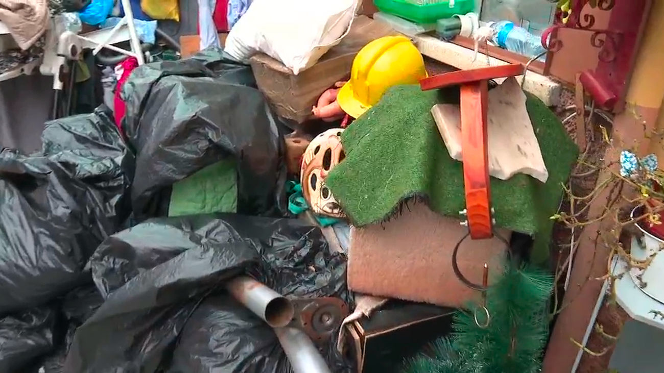 Vecinos de Cercedilla desesperados por una vecina conflictiva con síndrome de Diógenes