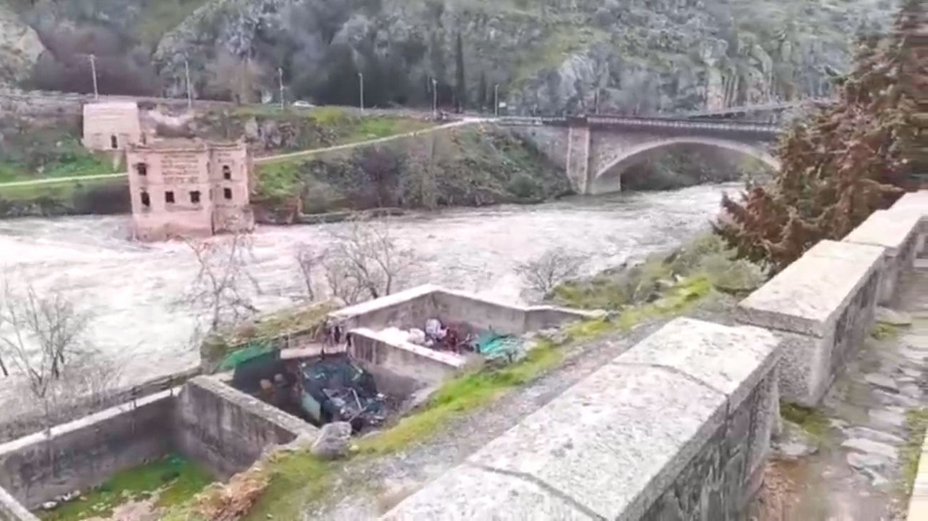 La borrasca remite, pero siguen  en alerta por fuertes vientos y el oleaje  en seis comunidades