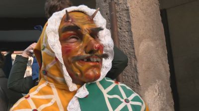 Pasacalles de botargas en Alcalá de Henares