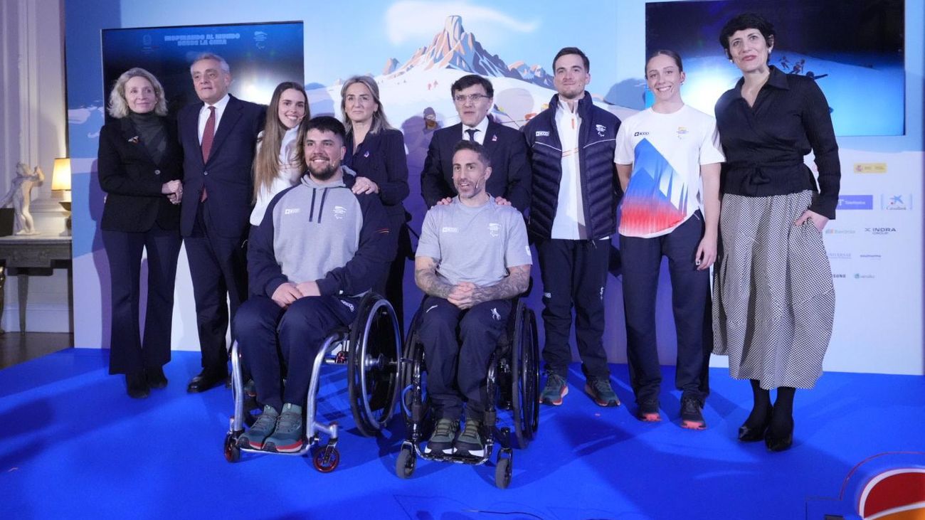 Audrey Pascual junto a otros componentes del equipo español