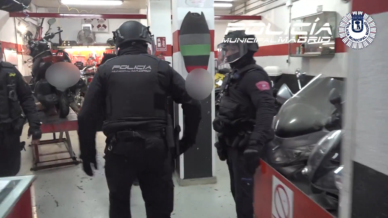 Cae en Vicálvaro un taller que "maquillaba" coches robados para venderlos ilegalmente