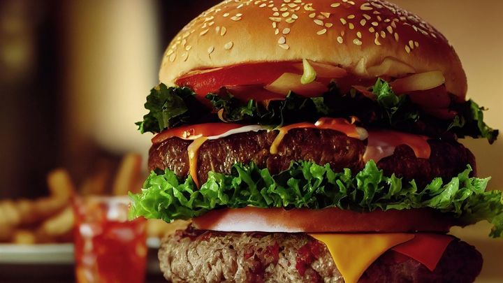 Adiós a los anuncios de comida basura: El Gobierno regulará la publicidad de alimentos insanos