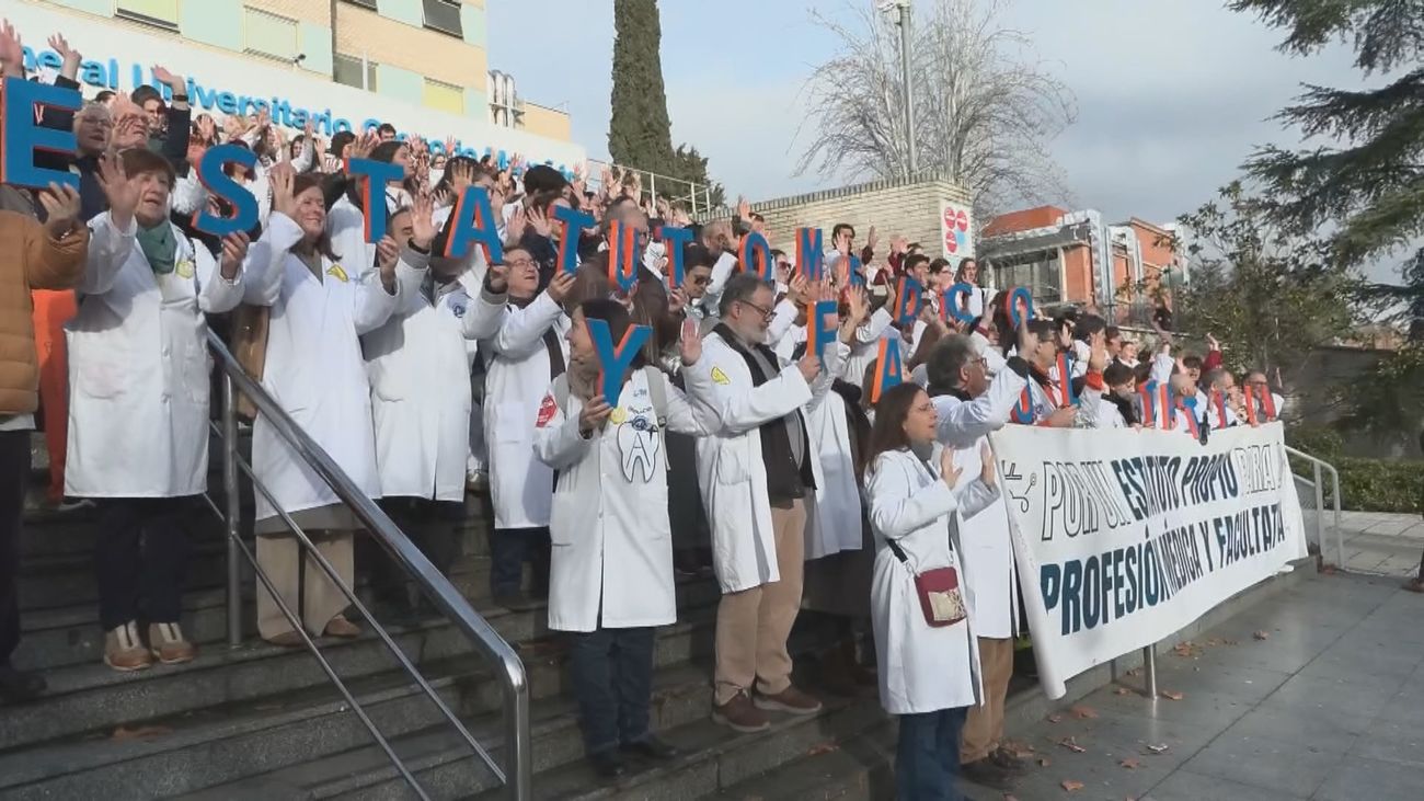 Los médicos inician este lunes una semana de huelga al mes para conseguir un estatuto propio