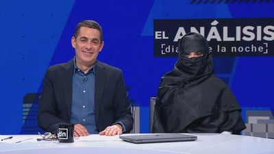 El análisis de Antonio Naranjo: "¿Las minifaldas voluntarias hay que prohibirlas pero los burkas impuestos hay que tolerarlos?"