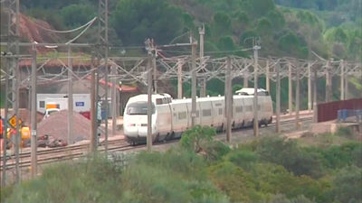 Los trenes vuelven a pasar por Adamuz 29 días después de la tragedia