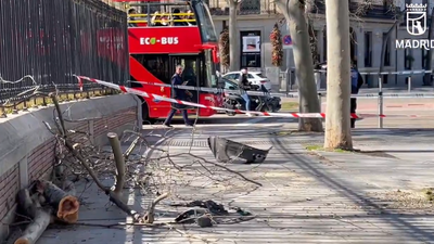 Un accidente múltiple junto a la Puerta de Alcalá deja siete heridos
