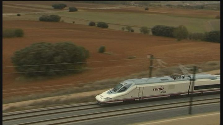 Un tren acaba parado 12 minutos en Adamuz por una incidencia el día de la reapertura de la línea