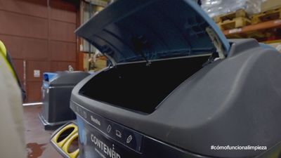 Así se fabrican los contenedores que mantienen limpia Madrid