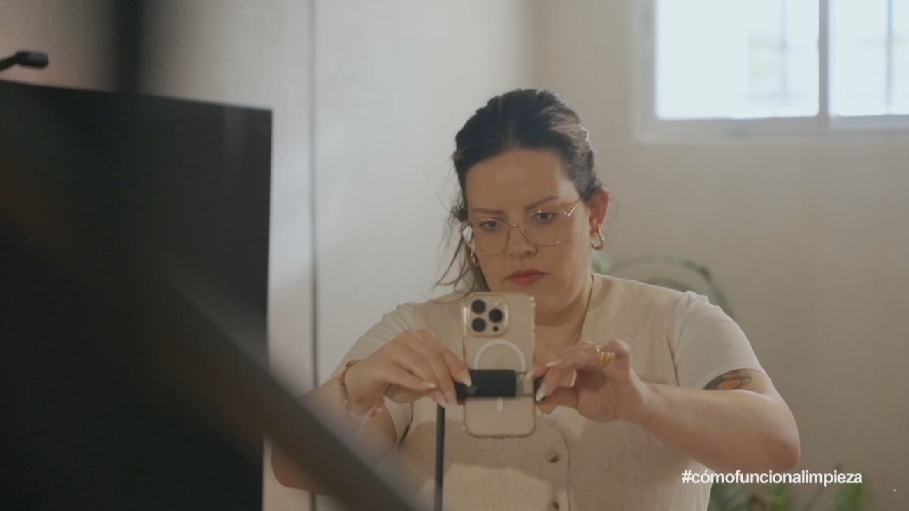 Estela, la influencer que arrasa en redes con trucos de limpieza para el hogar