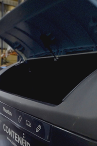 Así se fabrican los contenedores que mantienen limpia Madrid