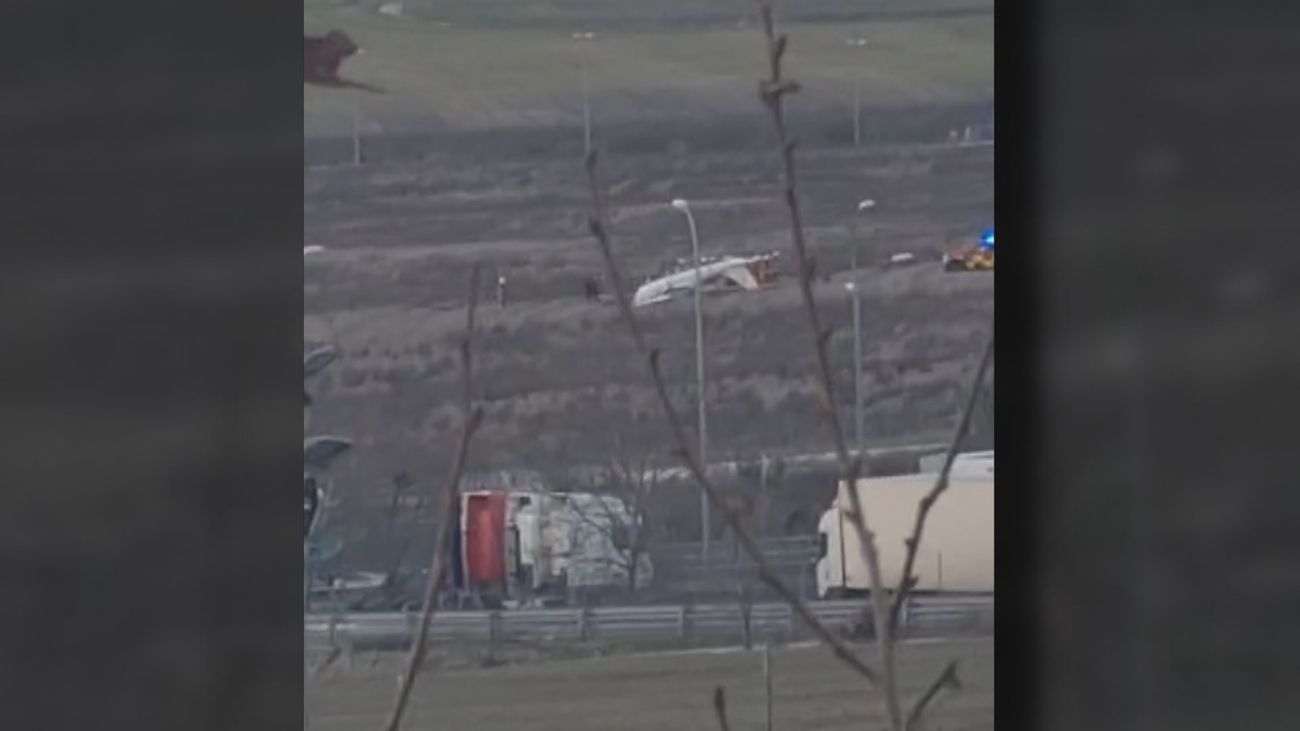 Una avioneta se estrella en el Polígono Industrial Niño del Remedio en Fuenlabrada