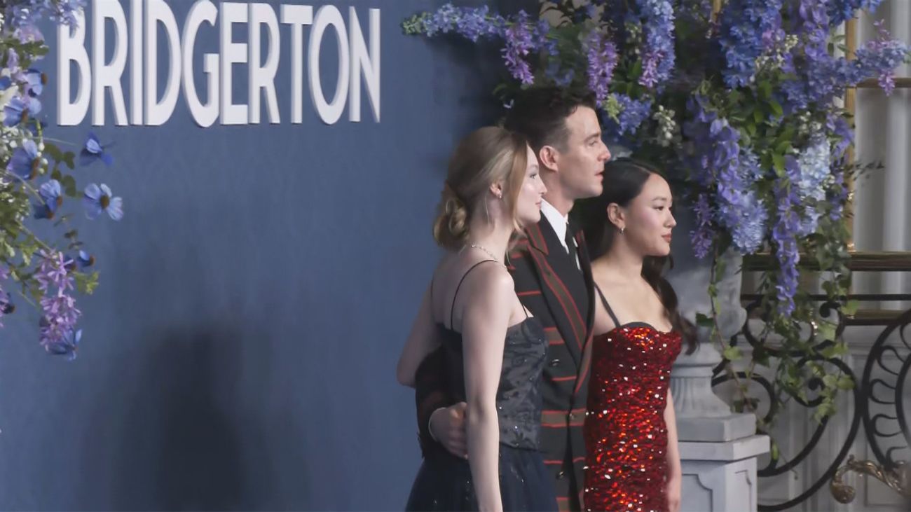 'Los Bridgerton' conquistan el Real Casino de Madrid con un baile de máscaras