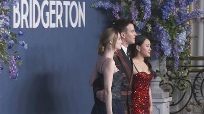 'Los Bridgerton' conquistan el Real Casino de Madrid con un baile de máscaras